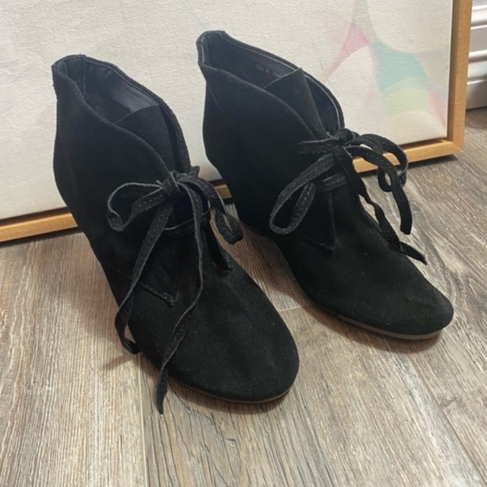 DV Dolce Vita 8 black suede tie up ankle booties
